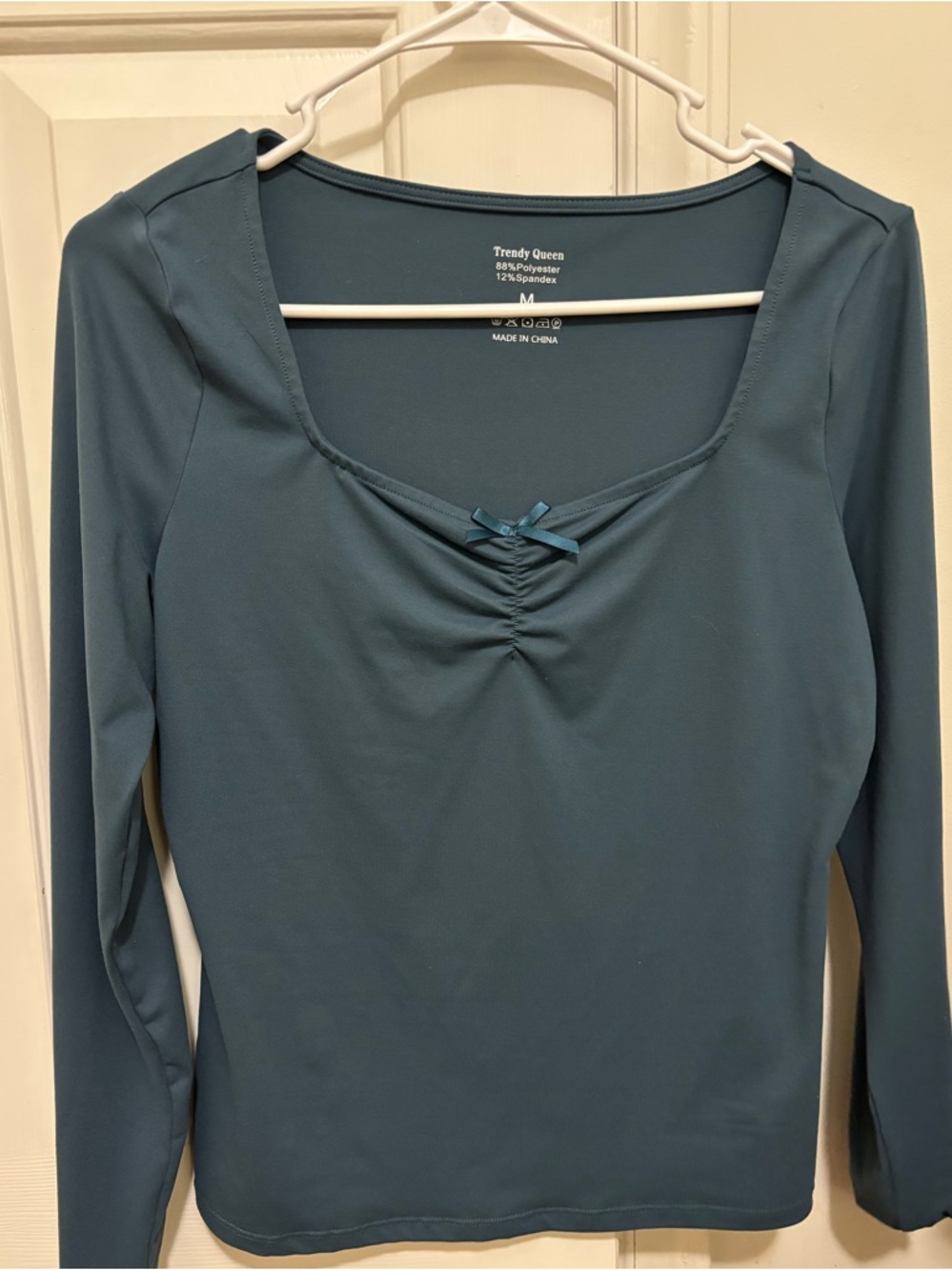 Women's Long Sleeve Scoop Neck Top in Teal